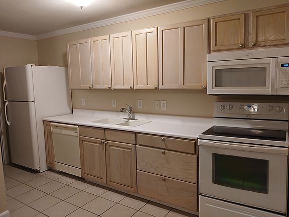 2nd image of 711A S Poplar St