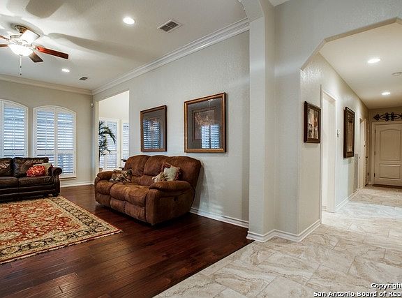 4th image of 112 Westcourt Ln