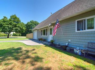 19 Halston Ln, Coram, NY 11727