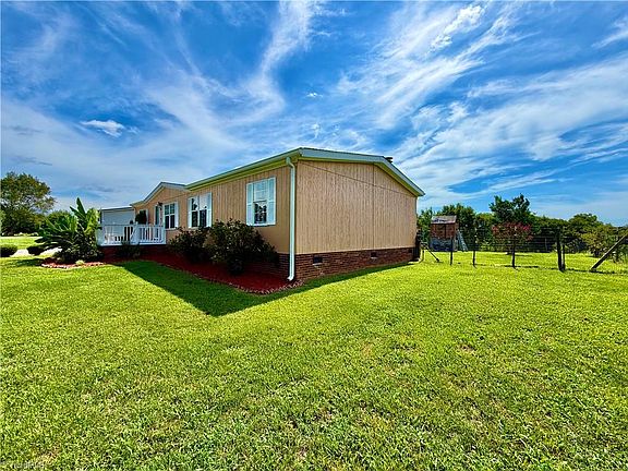 5th image of 1104 Spring Meadow Dr