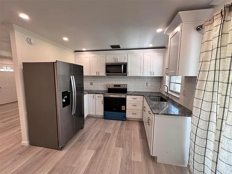 3339 Van Nuys Loop — Photo 2