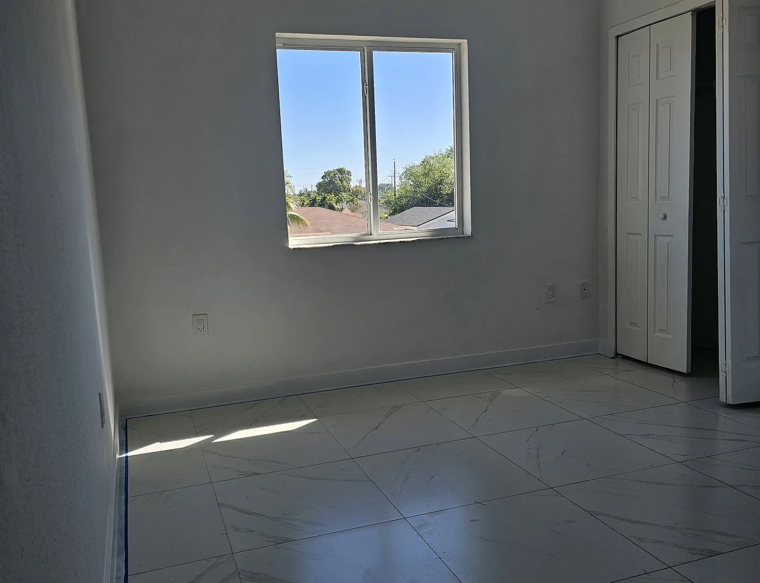 5 bed, 2.0 bath, $3,700 — Photo 4