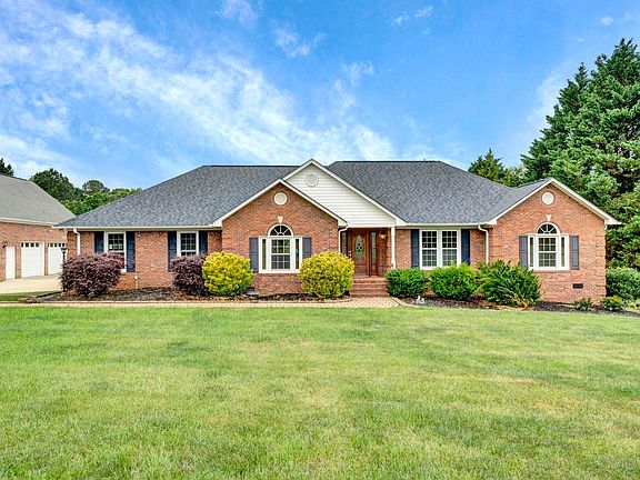 3rd image of 506 Silver Ridge Dr