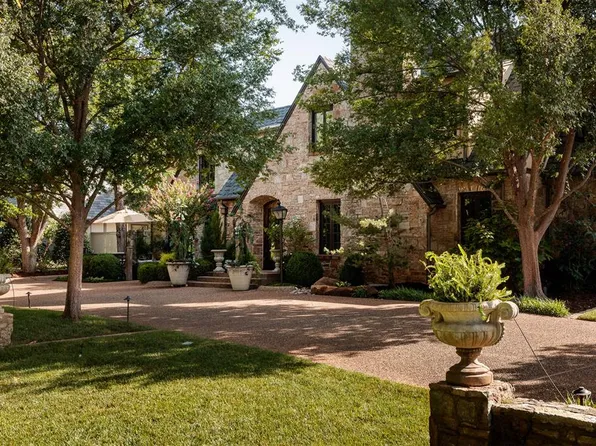 6638 Avondale Dr, Nichols Hills, OK 73116