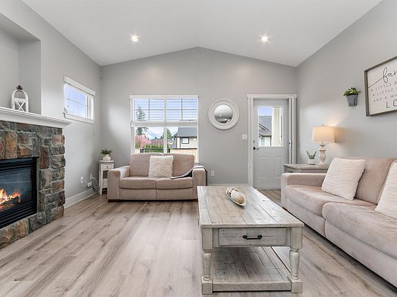 4th image of 46238 Strathcona Rd #2