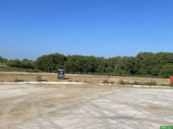 22111 Hackberry Cir, Gretna, NE 68028