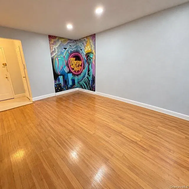 2 bed, 1.0 bath, 700 sqft, $2,500 — Photo 1
