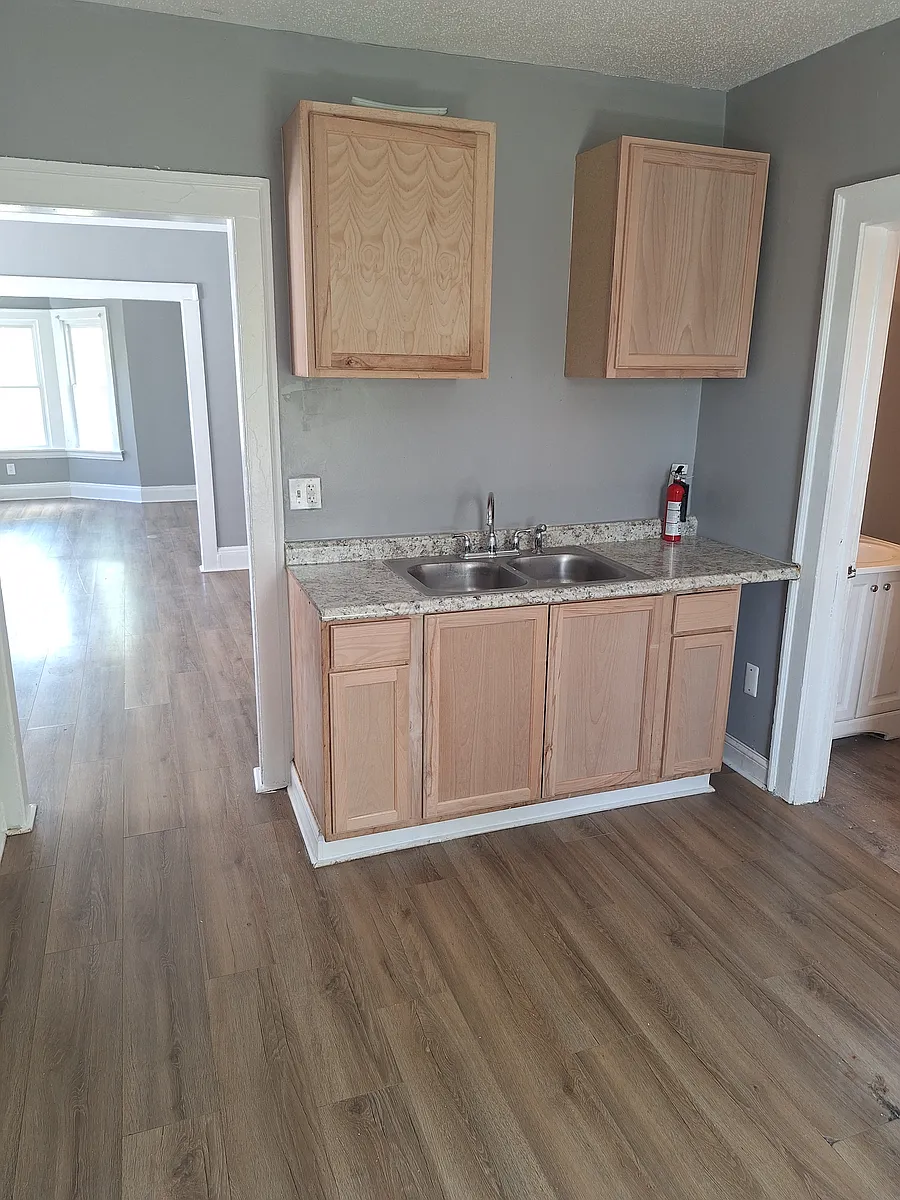 Building Photo - 10006 Lamontier Ave #UP