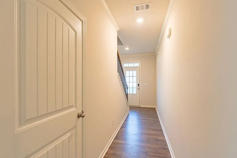 5 bed, 3.0 bath, 2360 sqft, $2,350 — Photo 4