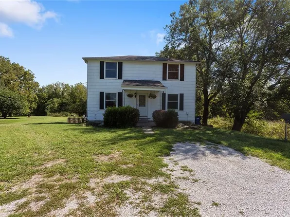 9845 Evening Star Rd, Eudora, KS 66025