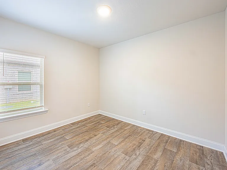 32667 Revere Dr — Photo 23