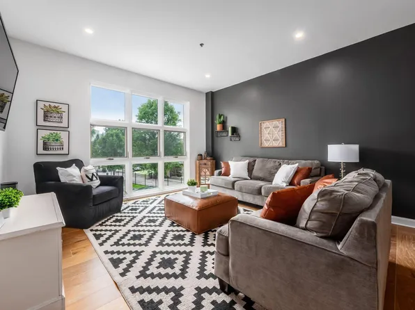 825 N 4th St Unit 215, Columbus, OH 43215