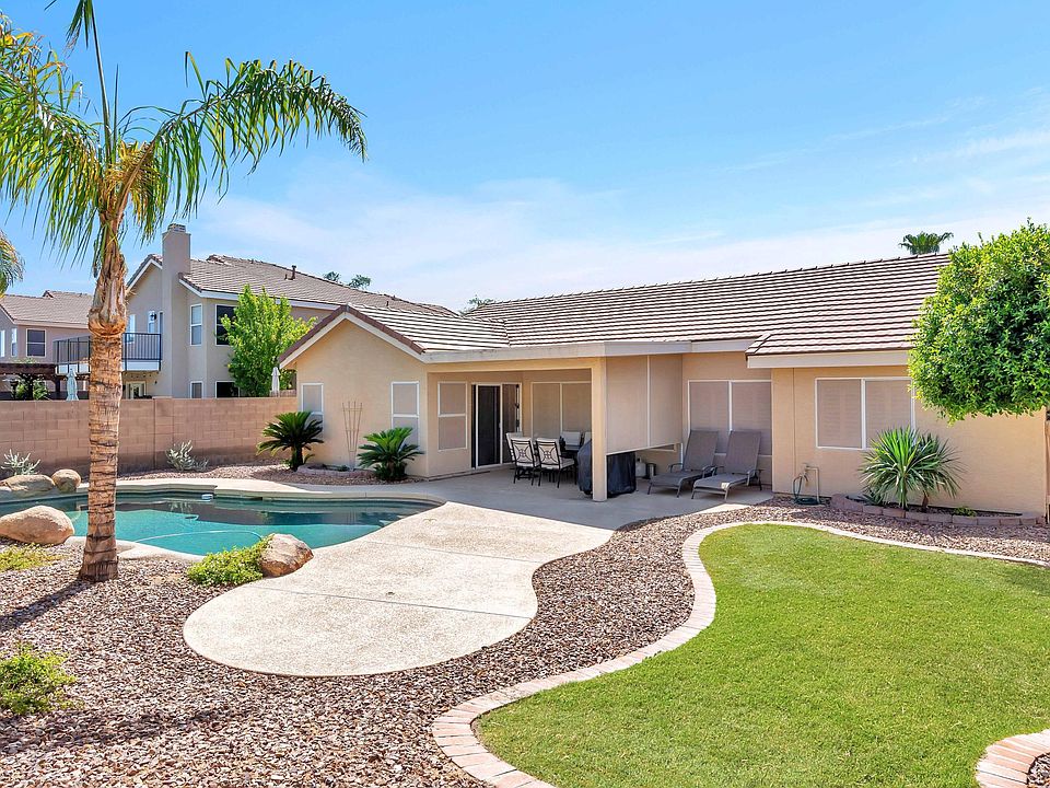 1st image of 3352 E Menadota Dr