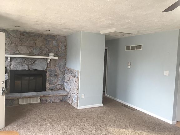 3rd image of 215 Briarwood Dr