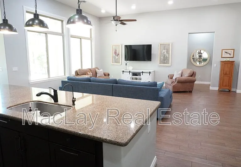 2910 E Wildhorse Dr — Photo 15