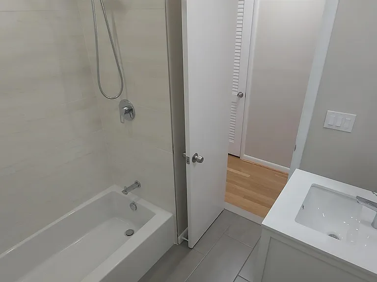 9820 Inglemere Dr — Photo 36
