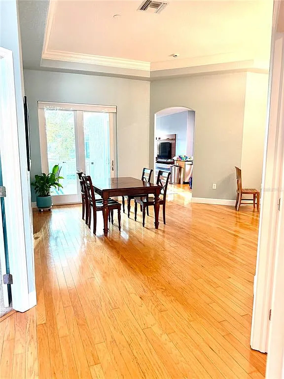 5 bed, 3.0 bath, 2290 sqft, $3,700 — Photo 3