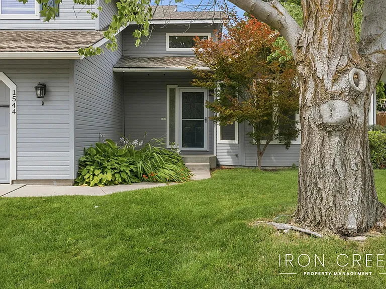 1544 E Falconrim Ct — Photo 3