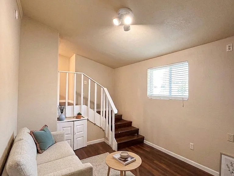 330 Tahiti St — Photo 8