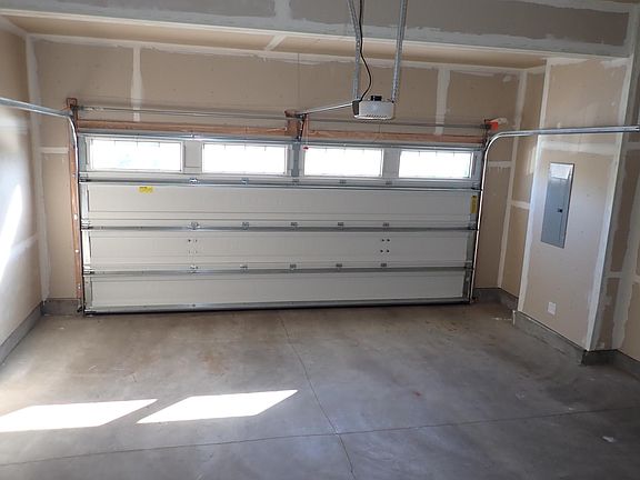 Oversized 2 Car Garage