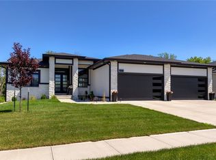 14603 Catalpa Dr, Urbandale, IA 50323