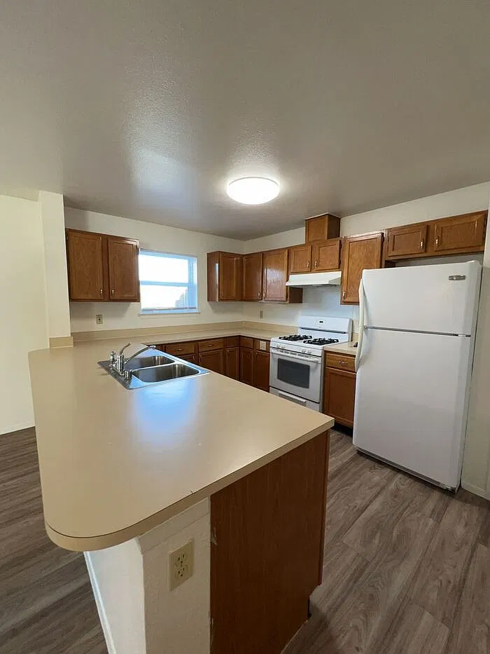 3 bed, 2.0 bath, 1652 sqft, $1,860 — Photo 3