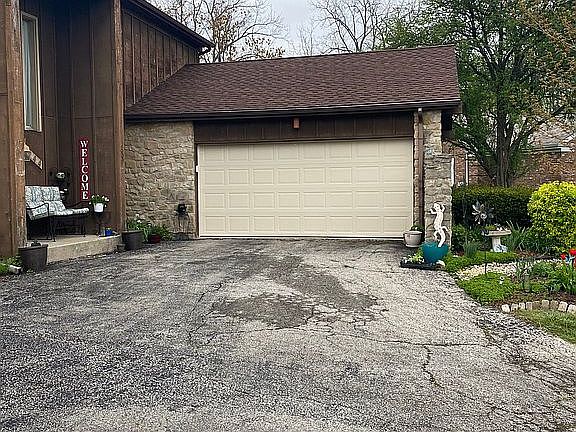 4th image of 944 Breckenridge Dr