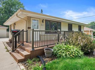 W149N8425 Norman Dr, Menomonee Falls, WI 53051