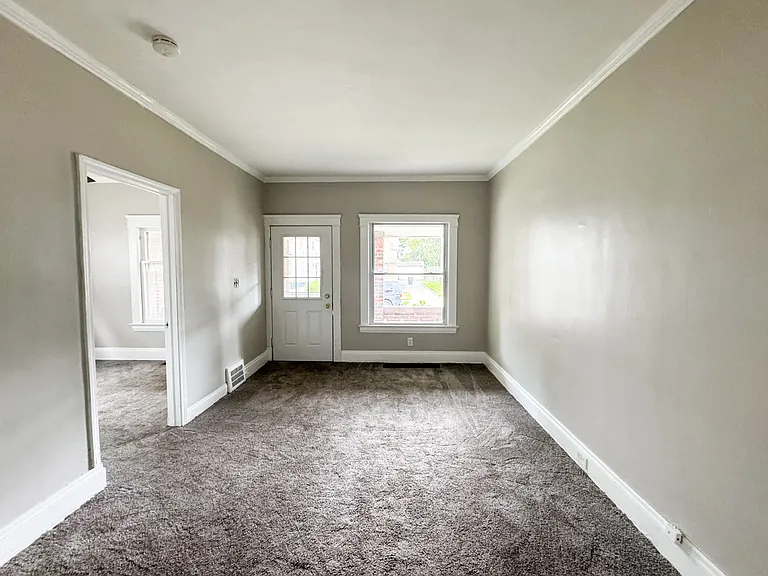 2778 E 120th St #1DOWNFRONT — Photo 9