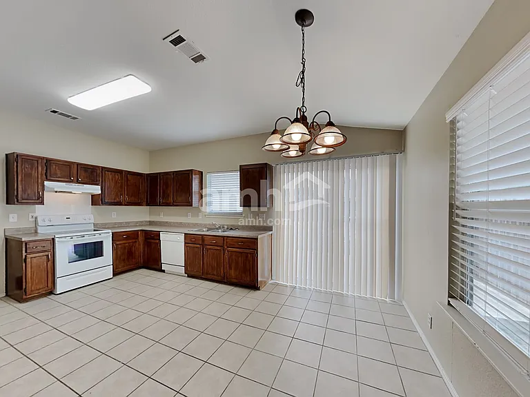 1419 Diamond Blf — Photo 3
