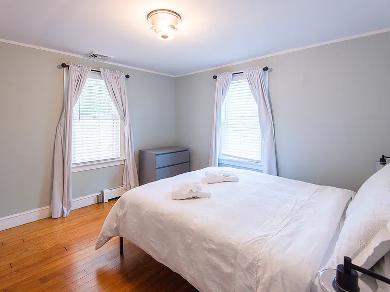393 Aquidneck Ave — Photo 9