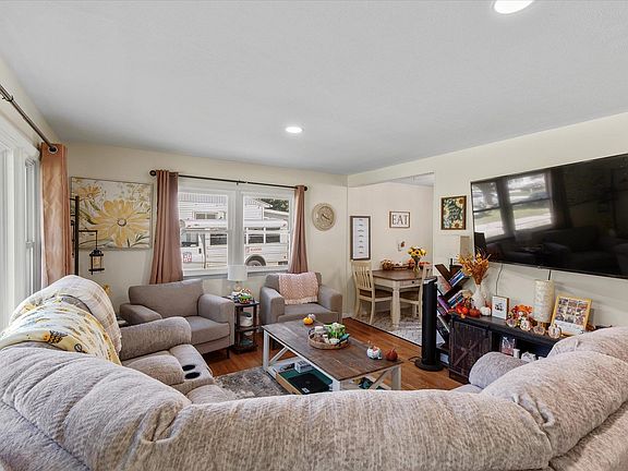 4th image of 207 N 5th St