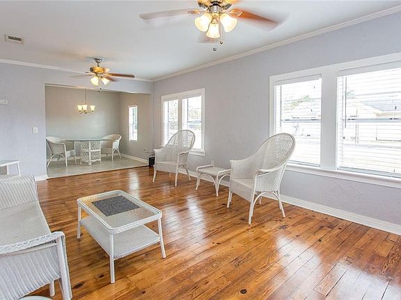 3rd image of 1307 Formosa Ave