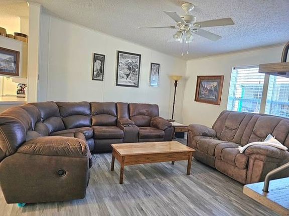 5th image of 1673 Primrose Ln