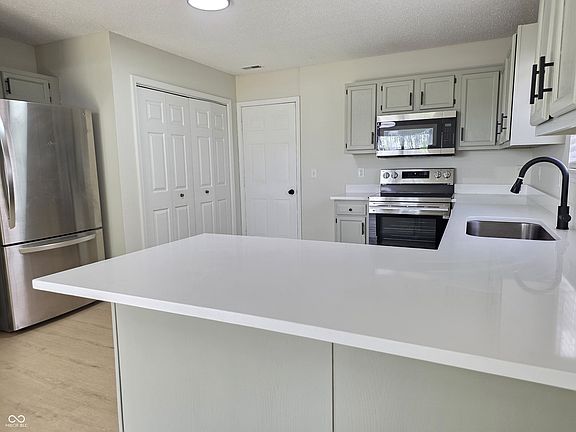 4th image of 243 Lakemoore St