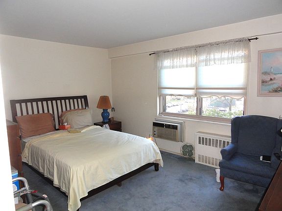 5th image of 2935 W 5th St APT 4A