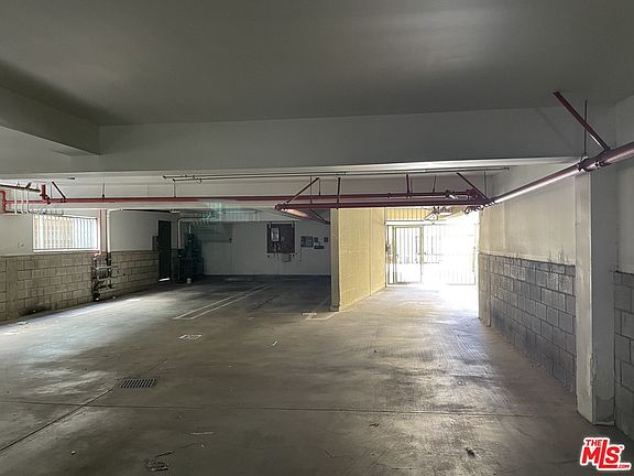5th image of 544 Rose Ave