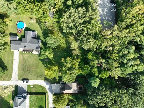 1 Wildwood Rd, Valparaiso, IN 46383