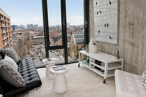 111 Bathurst St #706 Photo 1