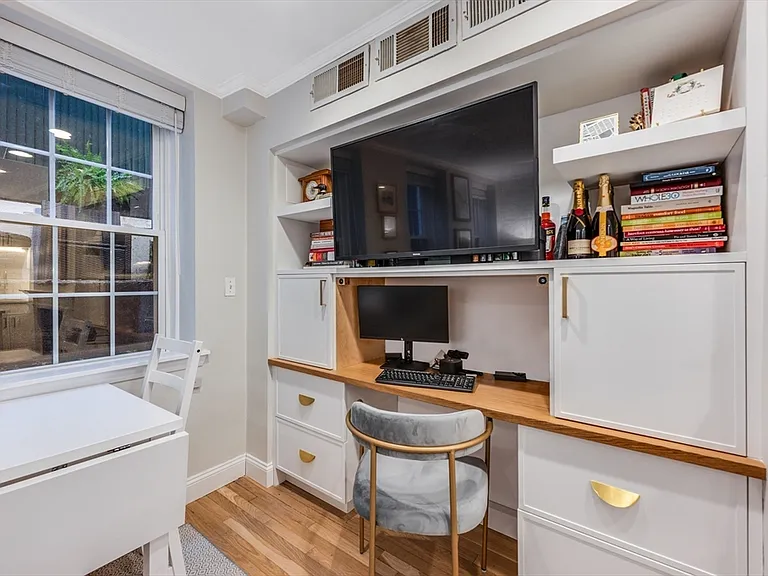45 1/2 Garden St #45H — Photo 12