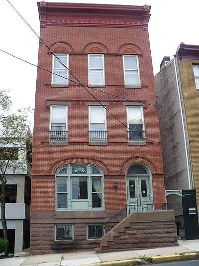 1st image of 215 Mahantongo St