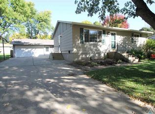 6604 W Cheyenne Dr, Sioux Falls, SD 57106