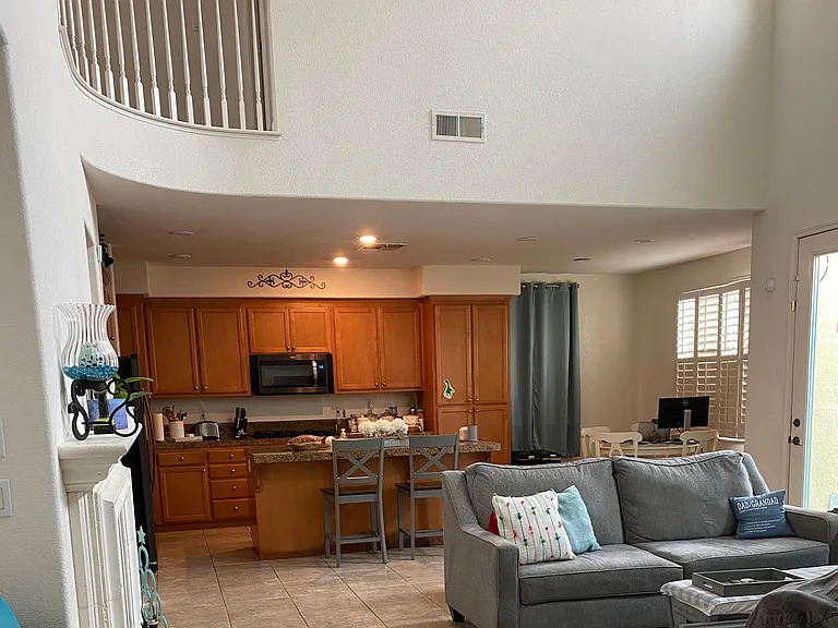 Tall ceilings offer a lot of light