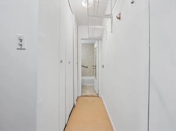 142-05 Roosevelt Avenue image 8 of 13