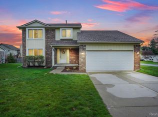 20220 Osmus St, Livonia, MI 48152