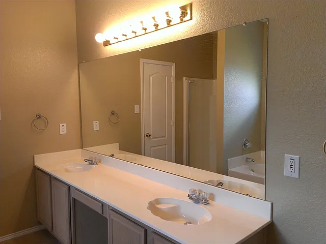 7504 Wood Slope Dr — Photo 18