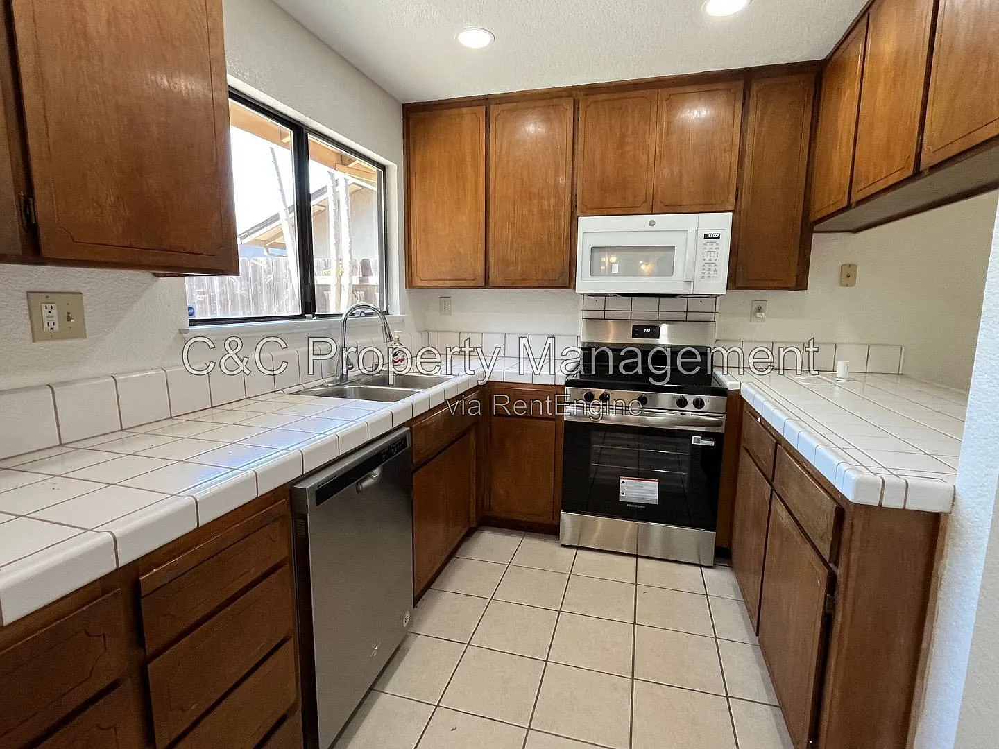 3 bed, 2.0 bath, 1235 sqft, $2,275 — Photo 2