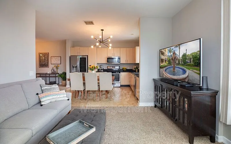 3 bed, 2.0 bath, 1215 sqft, $3,400 — Photo 3