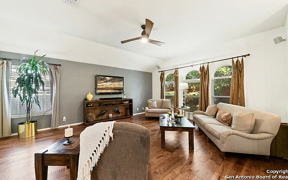 2nd image of 2719 Glenbrook Way
