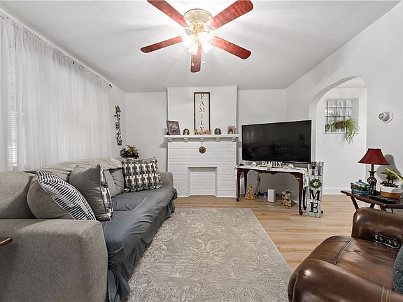 4th image of 1405 Bellaire Pl